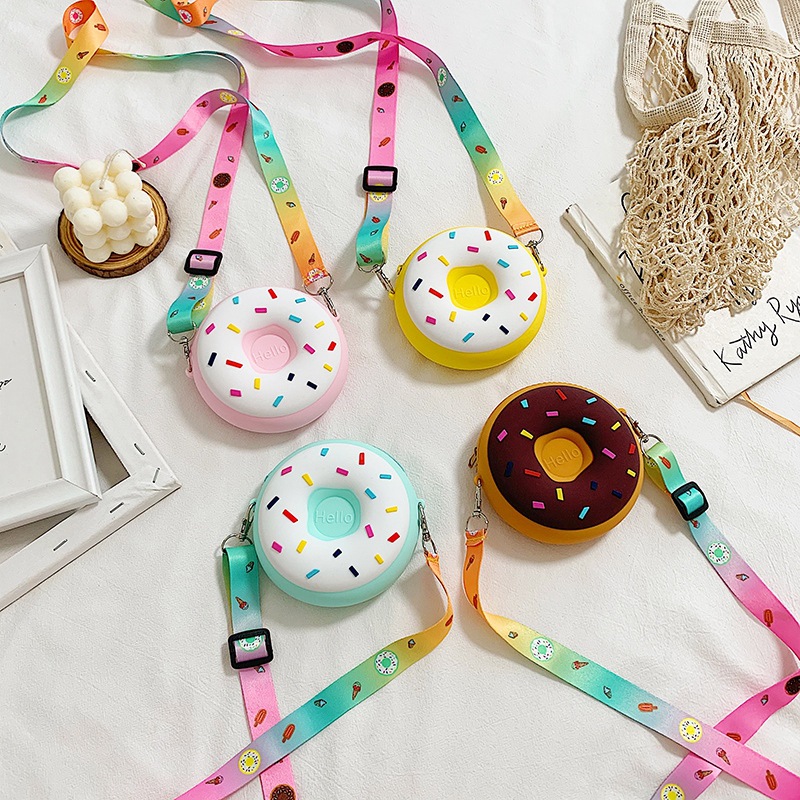 Cute Donut Girl Crossbody Bags - Food Snacks Packaging recensione e prezzo
